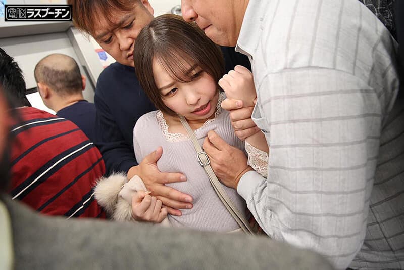 1drpt00113 | 満員電車で吊り革にぶら下げられ両乳首同時開発のすえ無念の発情してしまった巨乳美女5 宍戸里帆 画像 3