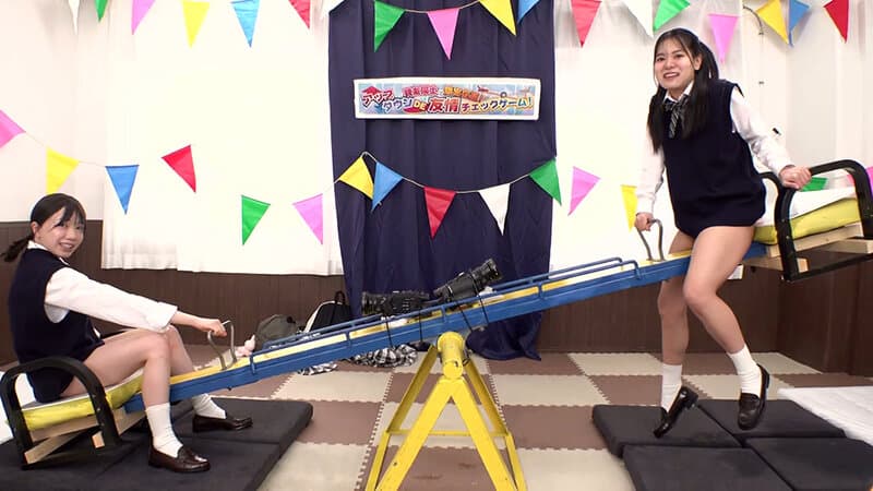 1king00343 | 仲良し女〇〇生対抗！どでか固定ディルドシーソー対決！挿入状態で腰を振り先に5回潮を噴いたら勝ち！負けたら即ハメ中出し！上下運動で刺激されてイキ潮が止まらない未成熟おま〇こに大人のデカチン激ピストンで潮！潮！～ゆあ＆なつこ編～ 画像 6