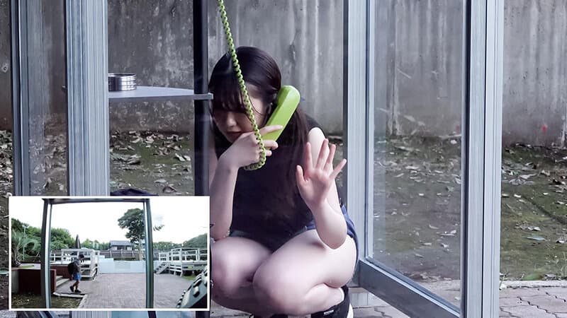 1sgki00087a | 公衆電話ボックス360度 爆乳素人きき乳首チャレンジ ひまりさん（22歳・大学生） 画像 2