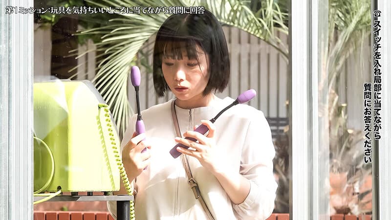 1sgki00087b | 公衆電話ボックス360度 爆乳素人きき乳首チャレンジ すなおさん（22歳・大学生） 画像 1