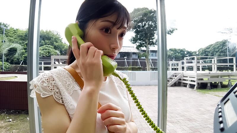 1sgki00087c | 公衆電話ボックス360度 爆乳素人きき乳首チャレンジ ひなみさん（21歳・大学生） 画像 1