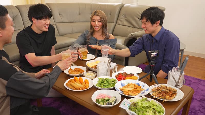 cemd00853 | 「黒咲華」を本気で酔わせたら～性欲暴走リアルSEXドキュメント 画像 1