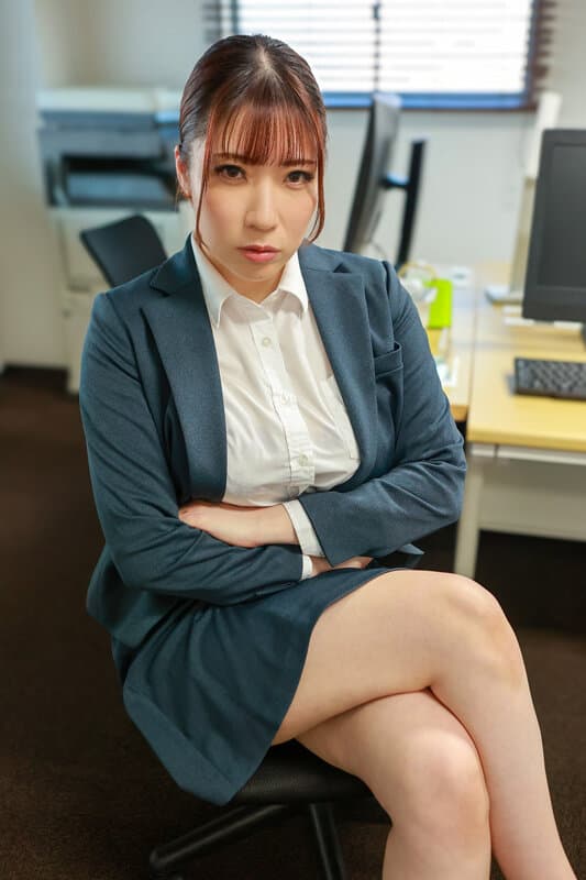 fwtr00030 | 高級デリヘル呼んだら会社の女上司とまさかの遭遇！弱みを握ったので本番禁止のルールを破ってゴム無しSEXし放題！下唇を噛みしめ涙目で俺の濃厚ザーメンを膣受けする姿にガチ興奮！ 夕季ちとせ 画像 1