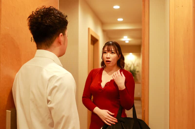 fwtr00030 | 高級デリヘル呼んだら会社の女上司とまさかの遭遇！弱みを握ったので本番禁止のルールを破ってゴム無しSEXし放題！下唇を噛みしめ涙目で俺の濃厚ザーメンを膣受けする姿にガチ興奮！ 夕季ちとせ 画像 3