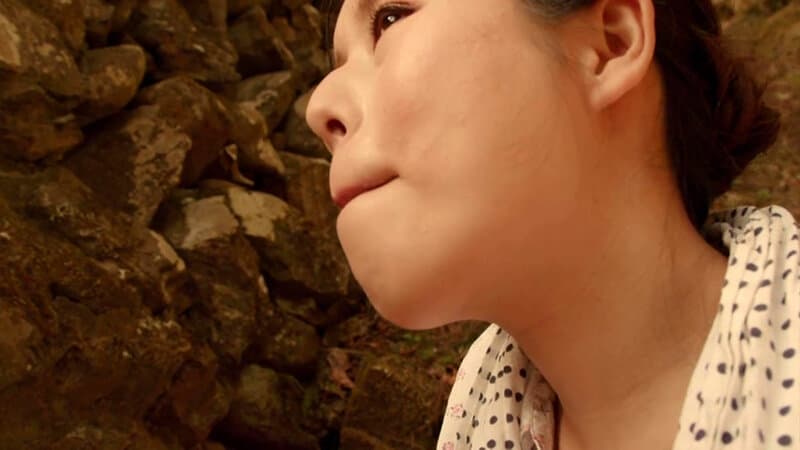 h_1489j9900753c | 【昭和の肉欲】性交時だけ大胆になれる私 塚田詩織 野外でフェラ玄関で中出し編 画像 4