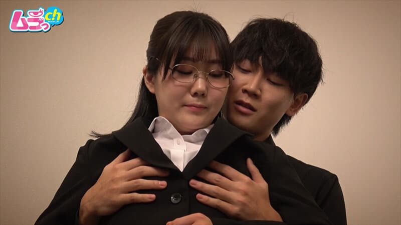 h_1534grmo00320 | ホテル部屋REC 「マネージャーになるには身体が資本！」推しのアイドルマネージャーになりたいNNT（無い内定）就活生の弱みに付け込み、中出し発射でマ●コの奥までじっくり身体検査！ 画像 4
