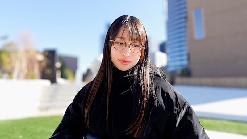 h_1711hmrk00043 | 【新シリーズ】【痙攣爆イキめがね女子】東●大学に通う高学歴インテリJD！知性の裏に潜むエロへの探求心が止まらない！首●め、スパンキング、イラマチオ…ご所望の刺激的なプレイに潮吹きまくりエビ反り絶頂！天才だからこそ変態！このギャップがたまらない！！… 白鳥怜 画像 2
