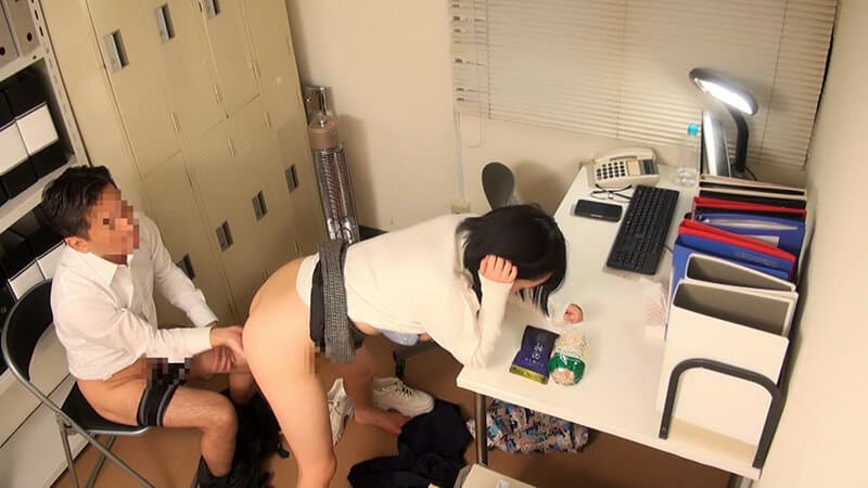 h_1724a176b00015 | 「旦那に言わないでくれますか？」裏取引で身体を差し出すFカップ巨乳妻！ 画像 6