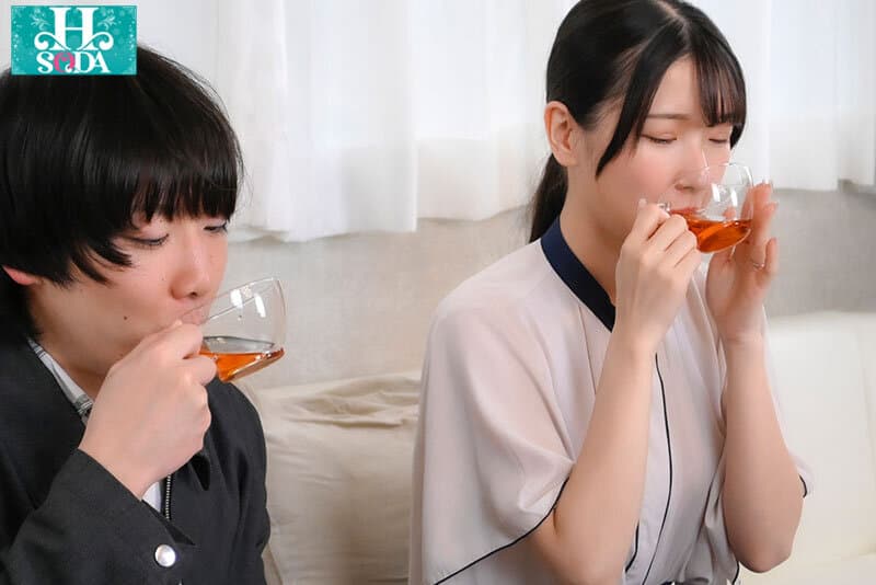 hsoda00120 | マジックミラーNTRエステ 隣で美乳スレンダーな彼女が寝取られているのに、僕は巨乳お姉さんの凄テクに抗えず、生中セックスしてしまった。 竹内有紀 宮西ひかる 画像 4