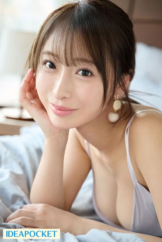 ipzz00875 | 妻の浮気を知り女性不信になった俺は息子を世話するおっとり癒し系保育士さんに誘われホテル密会…見た目からは想像もつかない淫らな腰使いに何度も射精してしまった… 花咲澪 画像 1