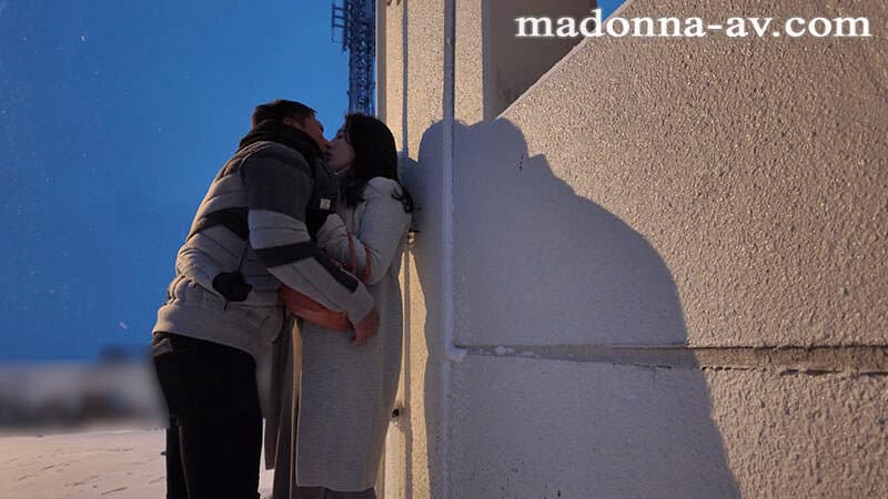 jur00743 | 祝Madonna専属6周年記念作品 津軽海峡、『不倫』景色。 人目を盗みキスしまくり、1泊2日のガチ二人きりハメ撮り中出し旅行―。 木下凛々子 画像 5