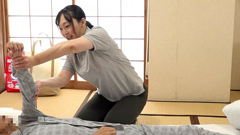 parathd04462 | デカ尻爆乳のド淫乱アラサー介護士（4）～父親の介護そっちのけで息子の絶倫チンポと激ピスSEX 成澤ひなみ 画像 1