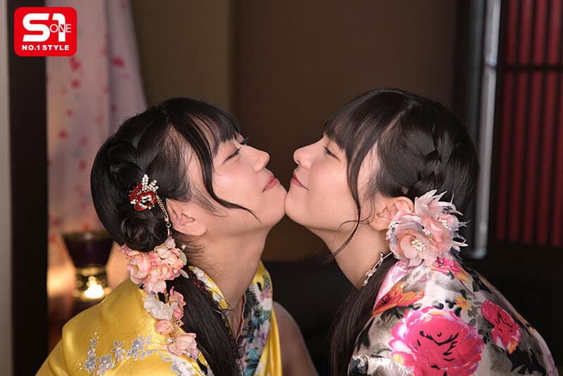 sivr00479 | 【VR】出張先の方言コンカフェで東北美人と意気投合 田舎の冬はセックスしかヤルことなくて きめ細かい美肌でぬくぬく超密着サンドイッチ逆3P 明日葉みつは 村上悠華 画像 4