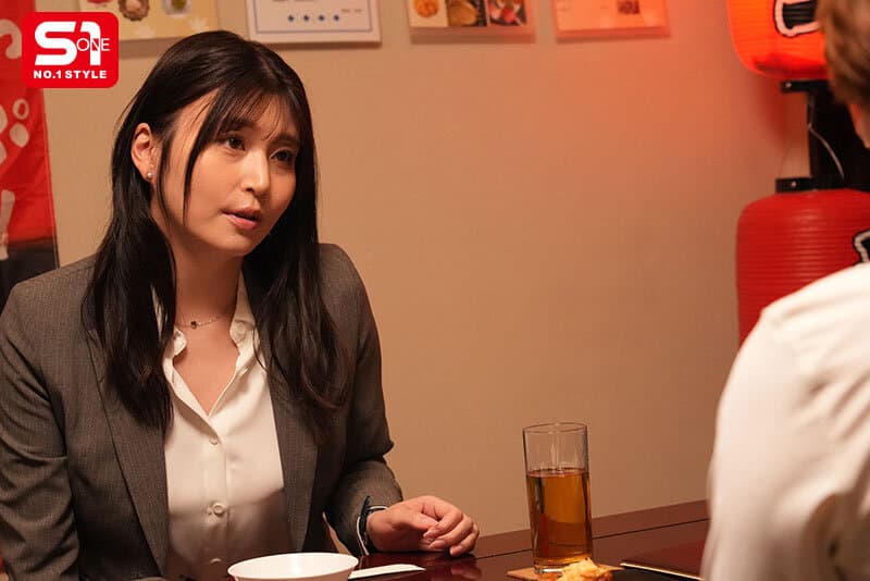 sone00963 | ダイナミックボディな巨乳美女のイタズラ誘惑を真に受けた童貞部下が10射精 Iカップキャリア女上司相部屋 東実果 画像 2